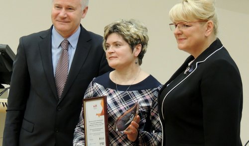 Tarp konkurso „Bendruomenė – Švyturys 2015 – kelias į sėkmę“ laureatų - ir N. Elmininkų...