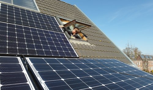 Naudinga žinoti: saulės elektrinių įrengimas ir techninė priežiūra