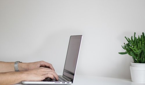 ŠIUOLAIKIŠKA INTERNETO SVETAINĖ JAUNIMUI WWW.ASKRITISKAS.LT