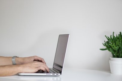 ŠIUOLAIKIŠKA INTERNETO SVETAINĖ JAUNIMUI WWW.ASKRITISKAS.LT
