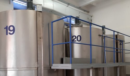 „MV GROUP Production“ gamins dezinfekcinį skystį – pirmąją partiją dovanos darbuotojams ir regionams