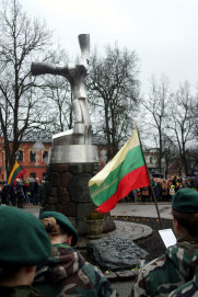 Partizanų Trispalvė pasitiko valstybės sukaktį