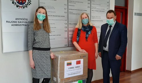 ANYKŠČIUOSE HUMANITARINĖ SIUNTA IŠ KINIJOS