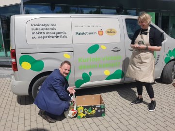 Anykščiuose lankėsi „Maisto banko" autobusiukas