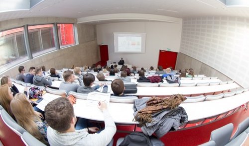 Patvirtinti minimalūs rodikliai stojantiems į aukštąsias mokyklas 2022 m.