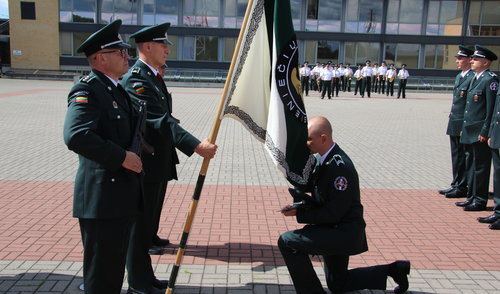 VSAT pareigūnu galima tapti baigus 15 savaičių kursus