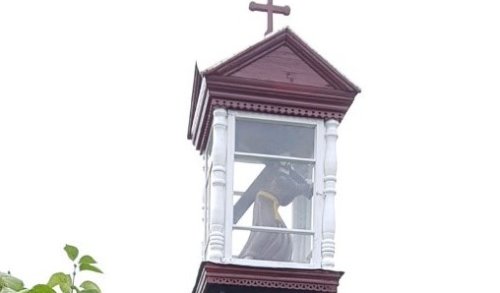 Restauruotas Koplytstulpis su Kristaus, nešančio kryžių skulptūra
