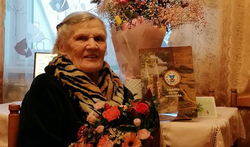 Pasveikinta šimtametė Anykščių rajono gyventoja