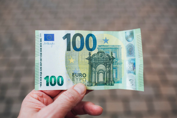 Gruodį 100 eurų išmokas už skiepą gaus 93 tūkstančiai žmonių