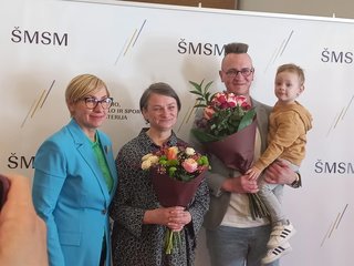 Anykščių Jono Biliūno gimnazijos bibliotekininkei Renatai Miškinienei įteikta Vaikų literatūros...