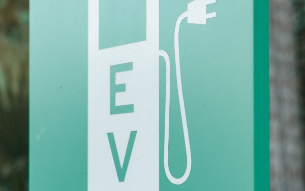 Juridiniai asmenys kviečiami teikti paraiškas elektromobilių privačių įkrovimo prieigų...