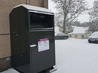 Visose rajono seniūnijose pastatyti nauji tekstilės atliekų surinkimo konteineriai