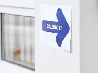 VRK primena: rinkti merus pakartotinio balsavimo metu galės tik nuolatiniai savivaldybės gyventojai