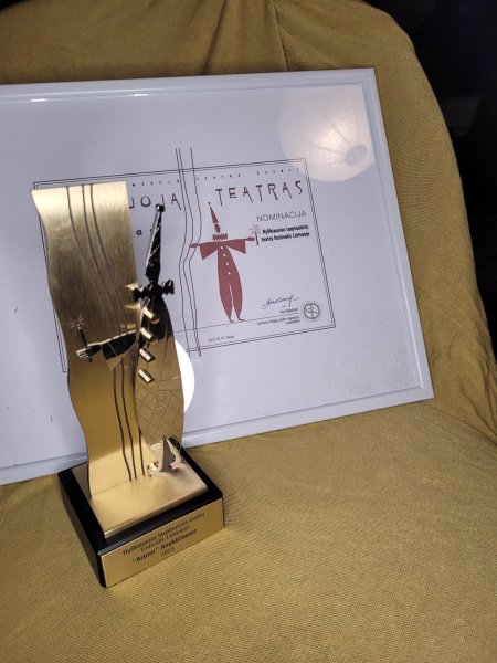 LIETUVOS MĖGĖJŲ TEATRO ŠVENTĖJE „TEGYVUOJA TEATRAS“ APDOVANOTI ANYKŠTĖNAI