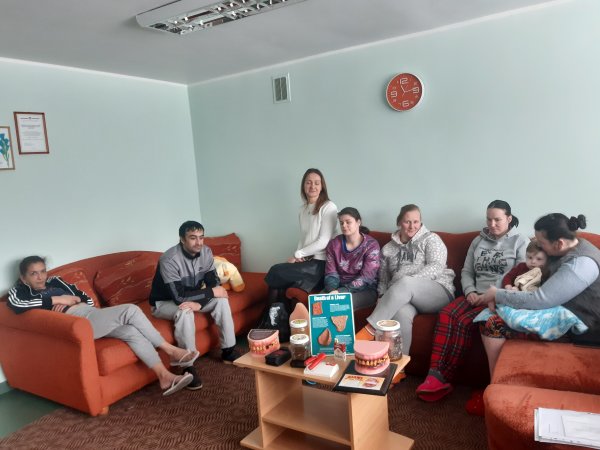 SOCIOKULTŪRINĖS VEIKLOS YPATUMAI, DIRBANT SU  SOCIALINIUS SUNKUMUS PATIRIANČIOMIS ŠEIMOMIS AŠVGC...