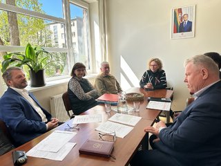 Įvyko susitikimas dėl Šeimyniškėlių piliakalnio laiptų avarinės būklės