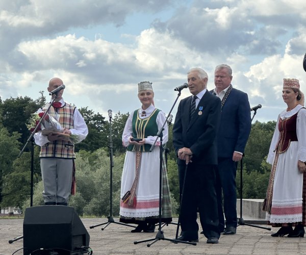 NUSIPELNĘ KRAŠTO ŽMONĖS – ANYKŠČIŲ GARBĖ