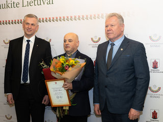 Gintarui Vaičiūnui ir Sauliui Filipavičiui įteikti Gabrielės Petkevičaitės-Bitės medaliai...
