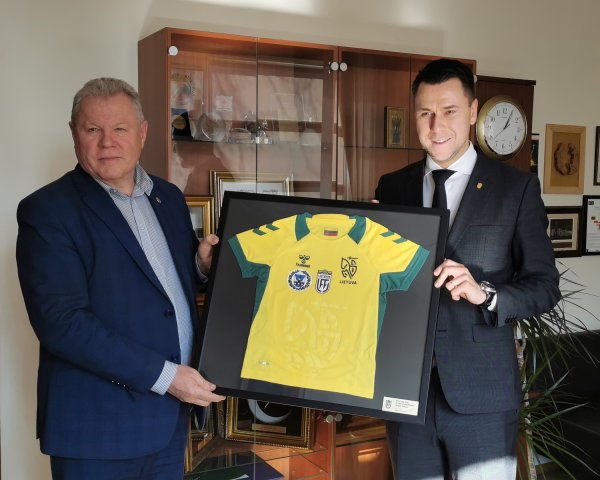 Meras Kęstutis Tubis susitiko su Lietuvos futbolo federacijos prezidentu Edgaru Stankevičiumi 
