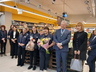 Gyventojų patogumui atidaryta atnaujinta „Maxima“ A. Baranausko aikštėje