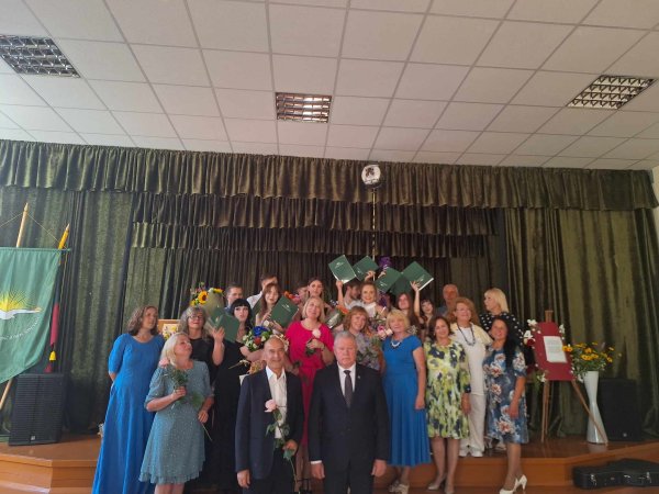 NUVILNIJO TROŠKŪNŲ KAZIO INČIŪROS GIMNAZIJOS ABITURIENTŲ DIPLOMŲ ĮTEIKIMO ŠVENTĖ