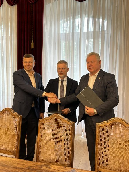 Pasirašytas susitarimas įgyvendinti Anykščių, Molėtų ir Utenos rajonų funkcinės zonos (Ežerų...