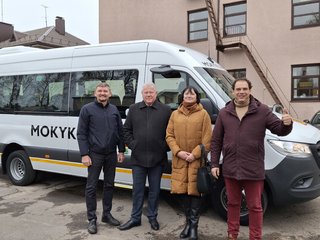 Įsigytas naujas mokyklinis autobusas