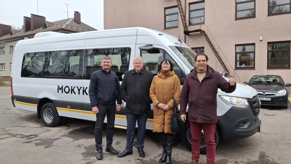 Įsigytas naujas mokyklinis autobusas
