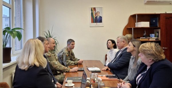 Anykščių rajono savivaldybės vadovai susitiko su Karo komendantu