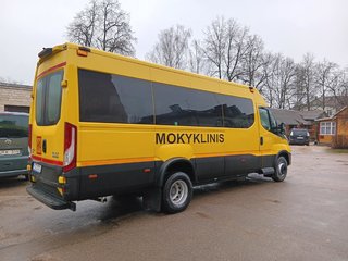 Į SAVIVALDYBĘ ATVYKO 2 NAUJI ELEKTRINIAI AUTOBUSIUKAI UGDYMO ĮSTAIGOMS