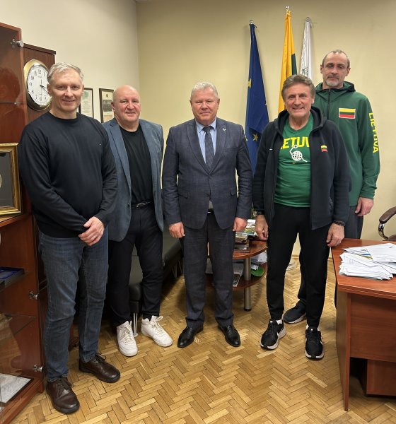 Mero kabinete lankėsi krepšinio legendos