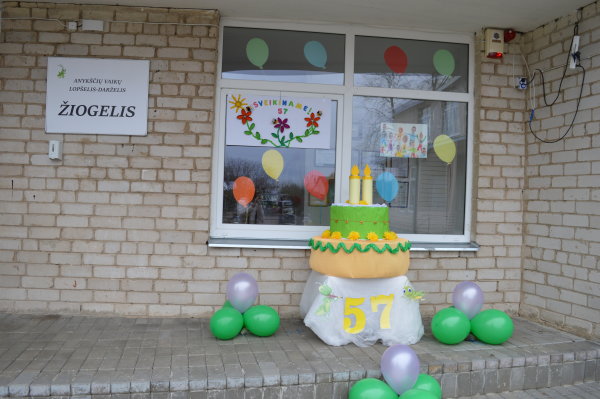 57 METAI UGDANT MAŽUS KŪRYBINGUS ŽMONES