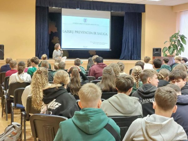 Moksleiviai mokėsi saugiai elgtis ir pasitikrino žinias priešgaisrinės saugos viktorinoje
